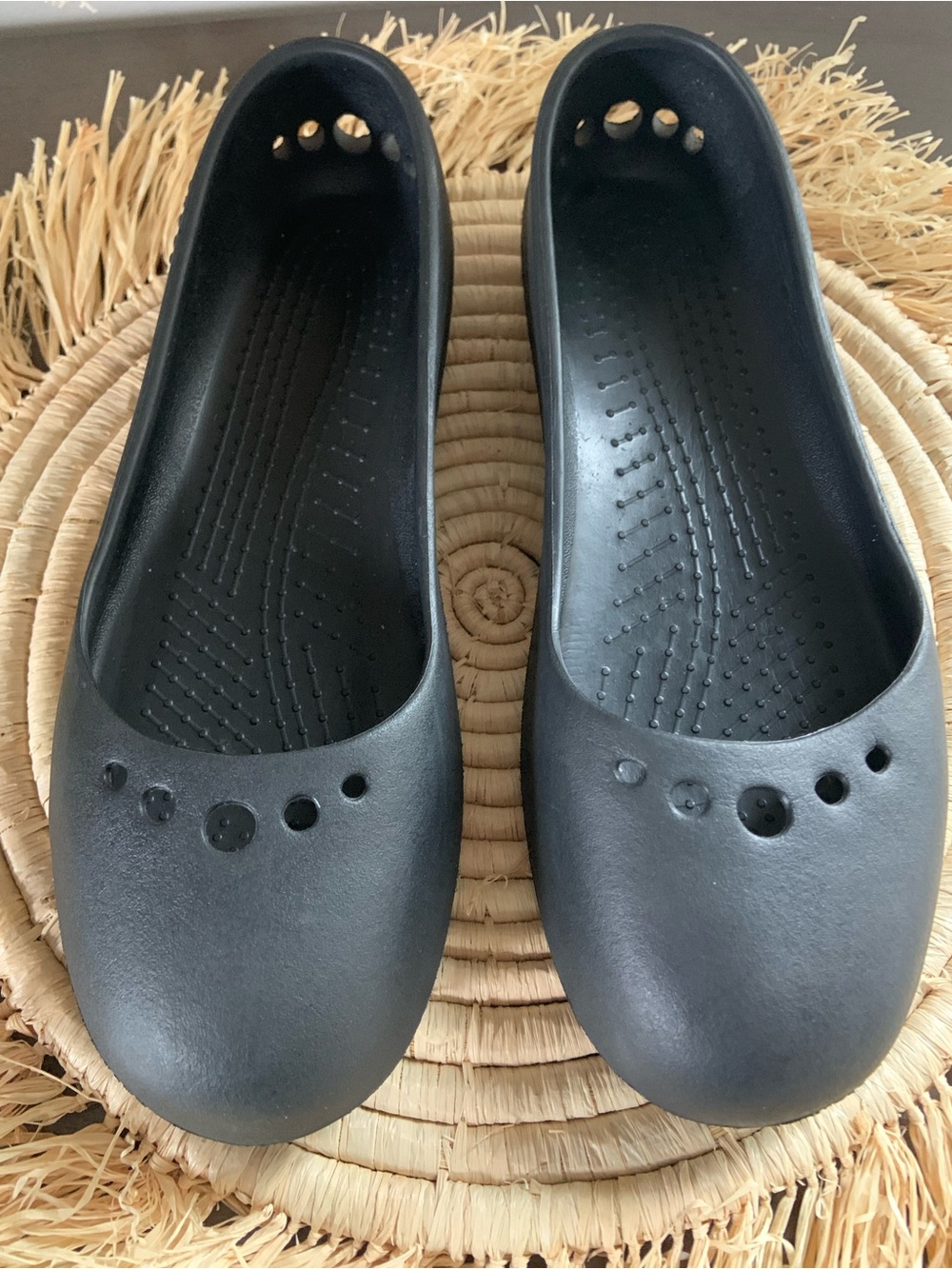 CROCS Women’s Matte Black Round Toe Slip On Ballet Flats Size 9 - Picture 3 of 16